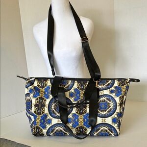 ALICE-OLIVIA REGAL ROMANCE DUFFLE BAG WITH A DETACHABLE CROSSBODY STRAP